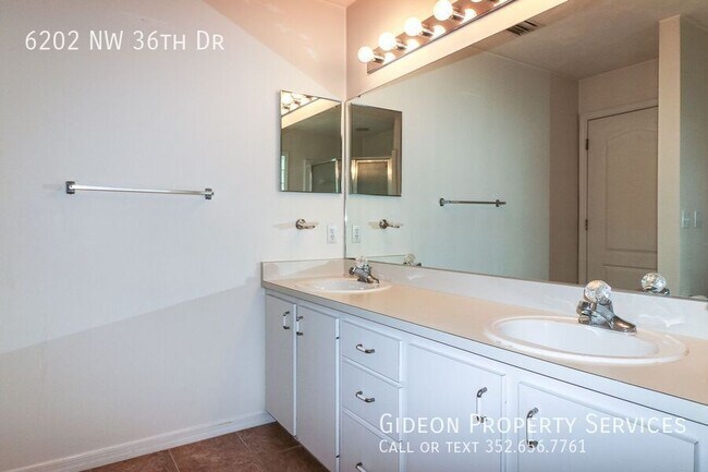 Building Photo - 6202 NW 36th Dr