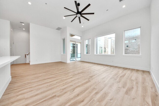 Building Photo - 3407 Hutchins St