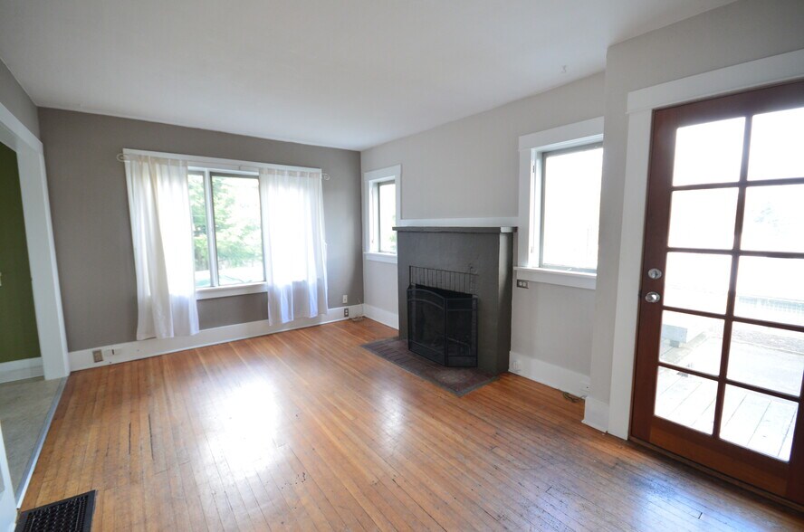 Building Photo - 1007 Montello Ave