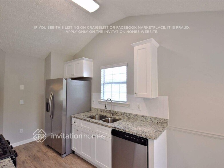 Building Photo - 821 Lorraine Ln