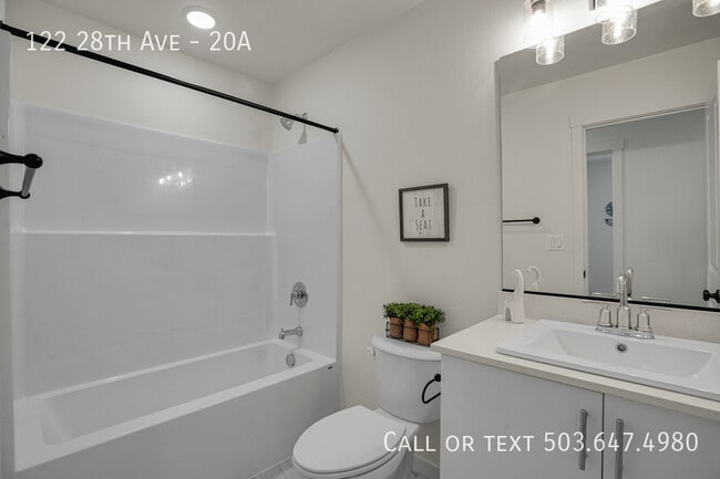 Building Photo - 122 SE 28th Ave