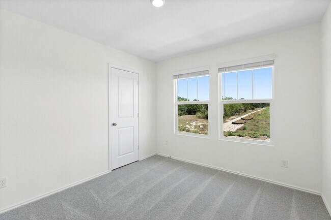 Building Photo - 331 Bugbee