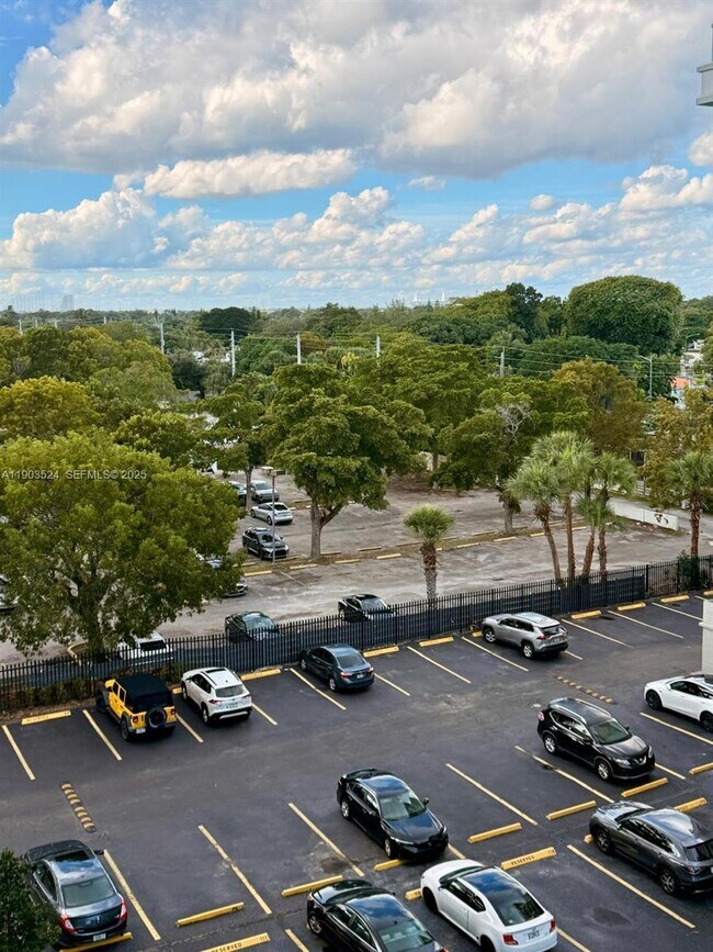 Building Photo - 16710 NE 9th Ave