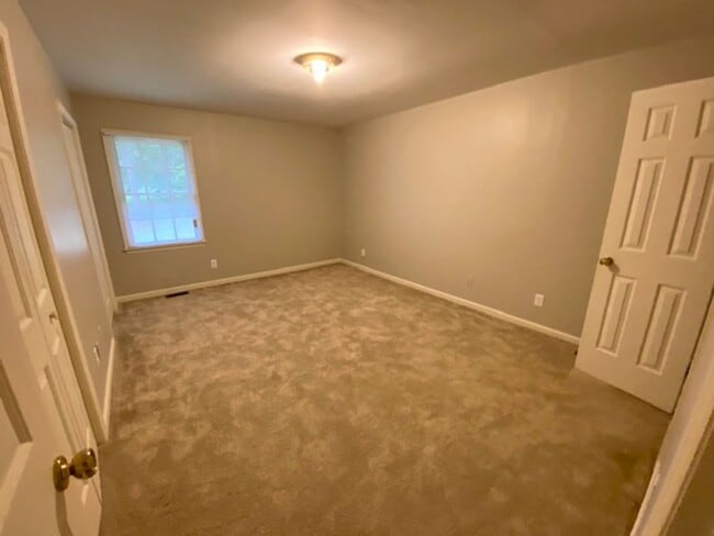 Building Photo - Burlington