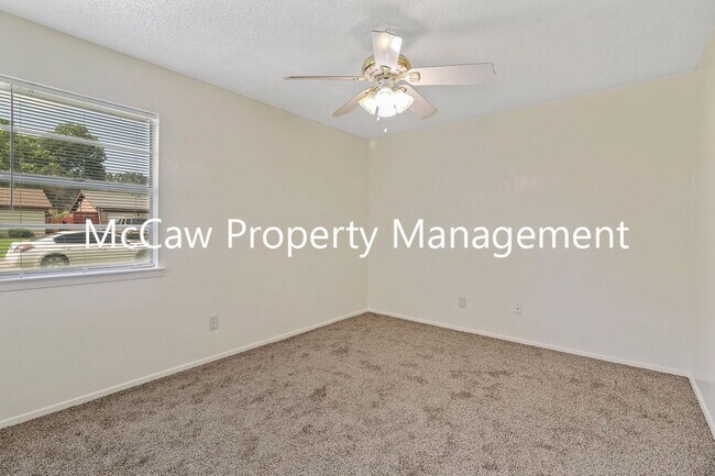 Building Photo - 12308 Knight Dr