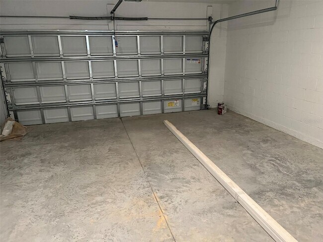 Building Photo - 325 River Front Way