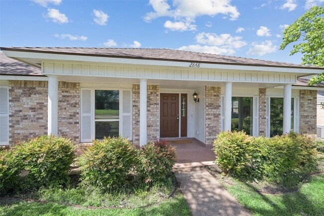 Building Photo - 2848 Oxford Ln