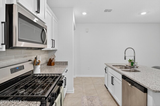 Building Photo - 33 Coastline Wy