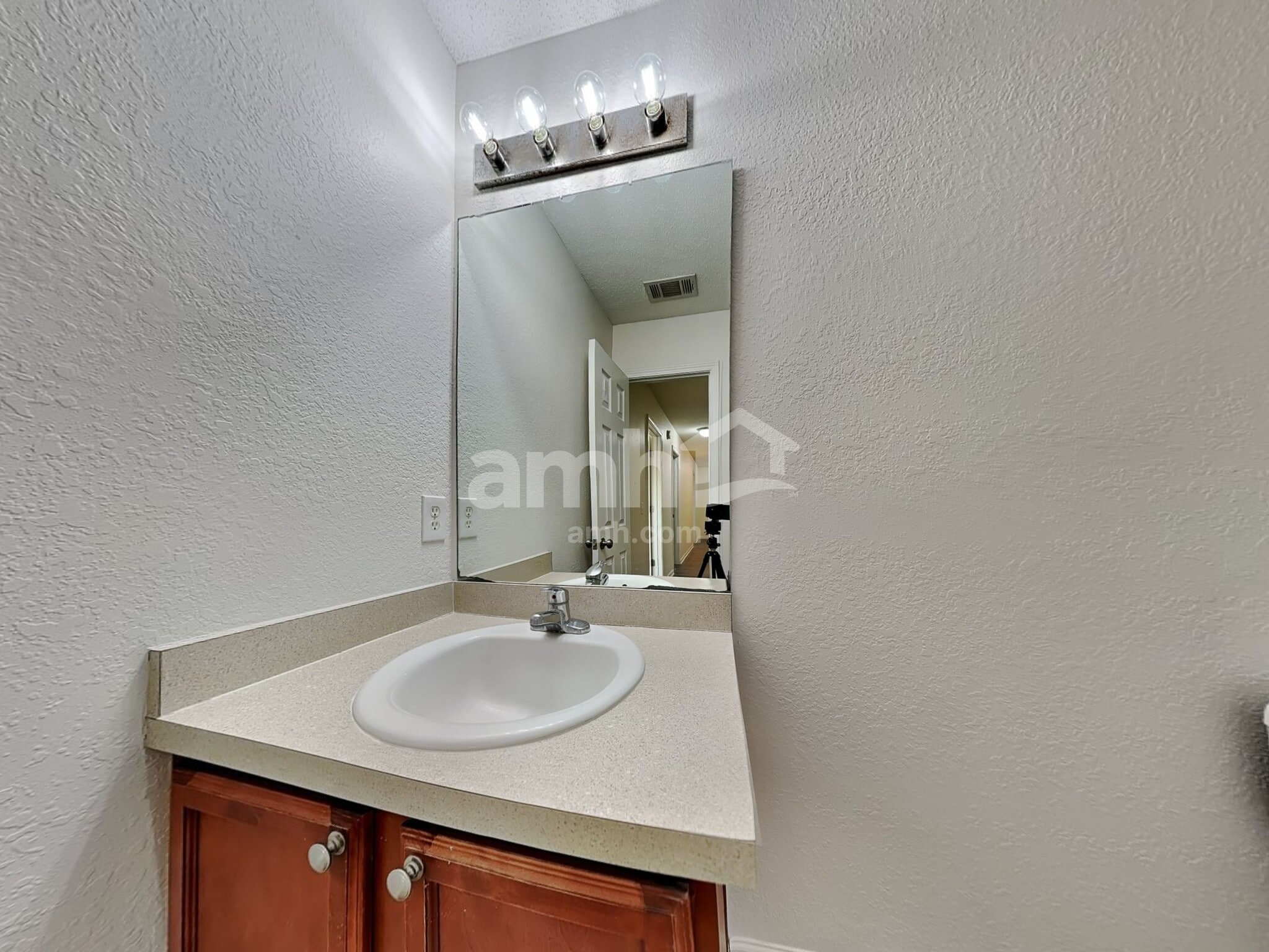 Building Photo - 506 Diamond Cut