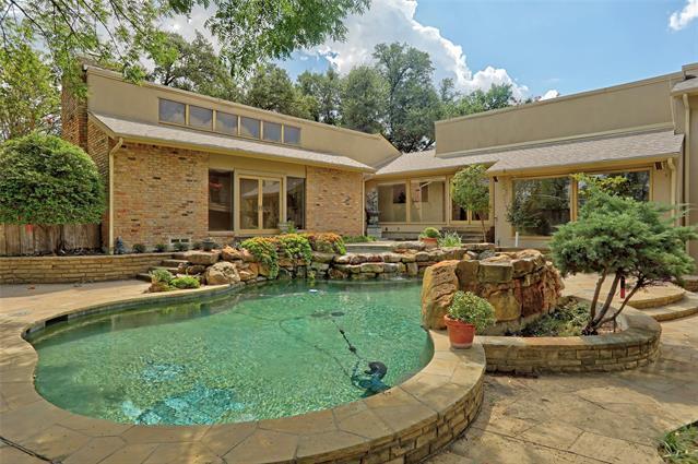 Primary Photo - 10695 Pagewood Dr