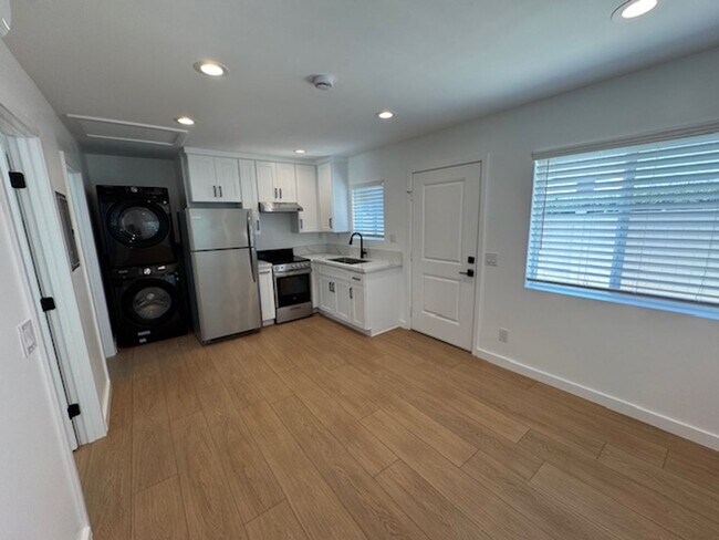 Building Photo - 5300 Glasgow Ct