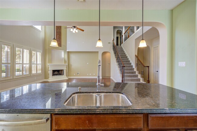 Building Photo - 9230 Hernshead Ln