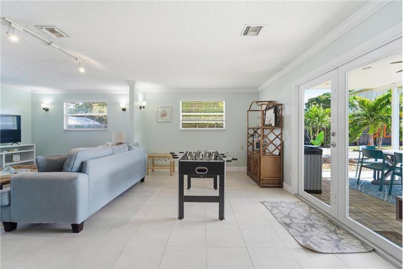 Building Photo - 1424 Willow Rd