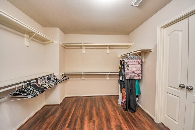Building Photo - 5922 Hollister Cole