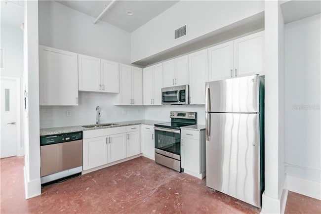 Building Photo - 1090 10th St N