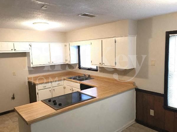 Building Photo - 5011 Autumnwood Dr