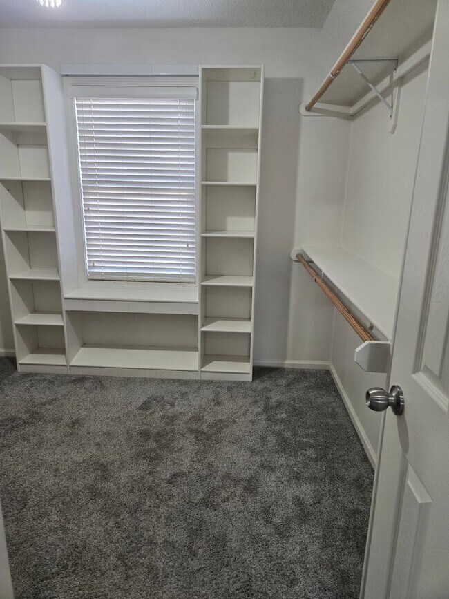 Building Photo - Beautiful Reserve at Heritage Park home!!!