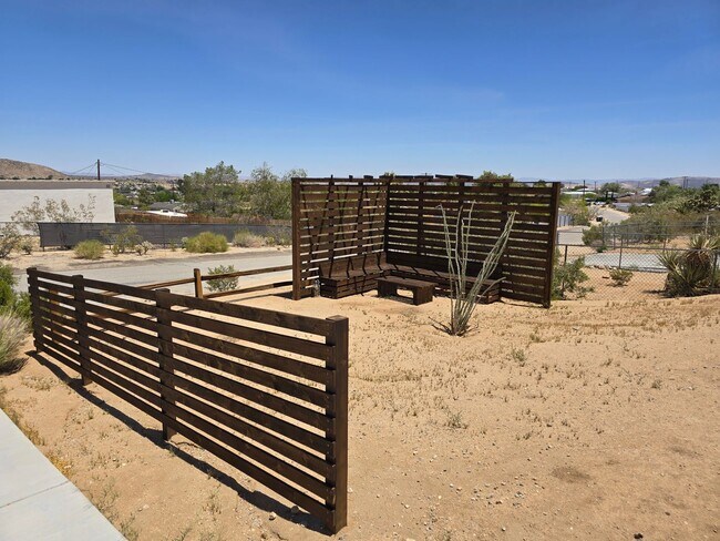 Building Photo - 61809 Valley View Cir