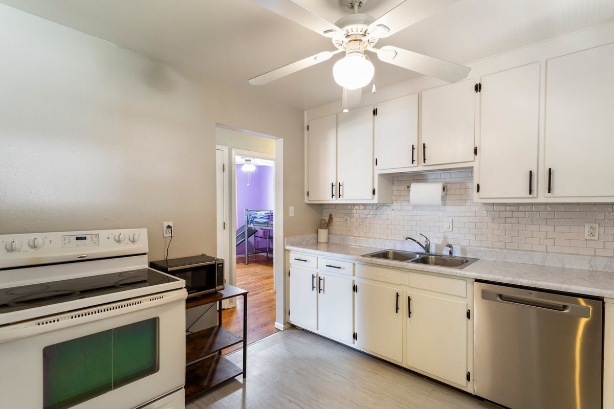 Building Photo - 1550 Happiness Dr