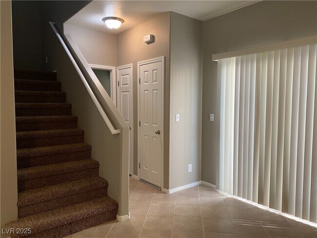 Building Photo - 11183 African Sunset St