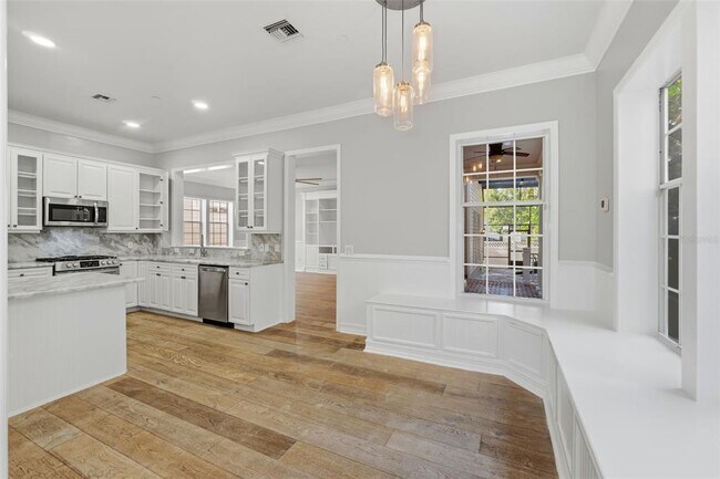 Building Photo - 815 Lake Evalyn Dr