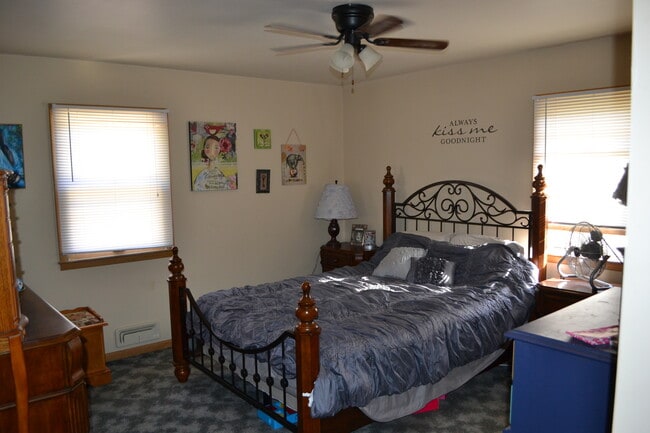 Building Photo - Nice 3-4 Br, 2 Bath Ranch style home, fenced in yard, garage, patio, full basement