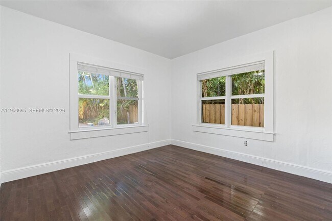 Building Photo - 2465 Inagua Ave