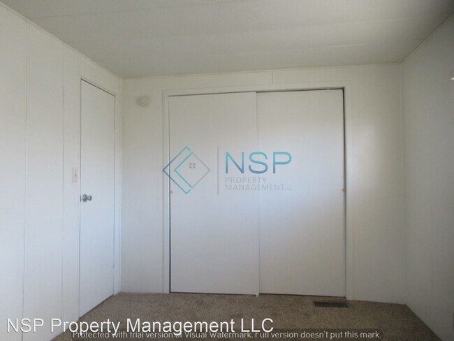 Building Photo - 2 br, 1.5 bath House - 3138 Lake Drive