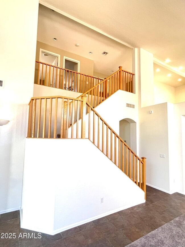 Building Photo - 2610 S Moccasin Trail