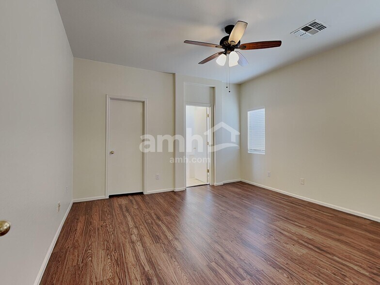 Building Photo - 2567 W Amber Sun Dr