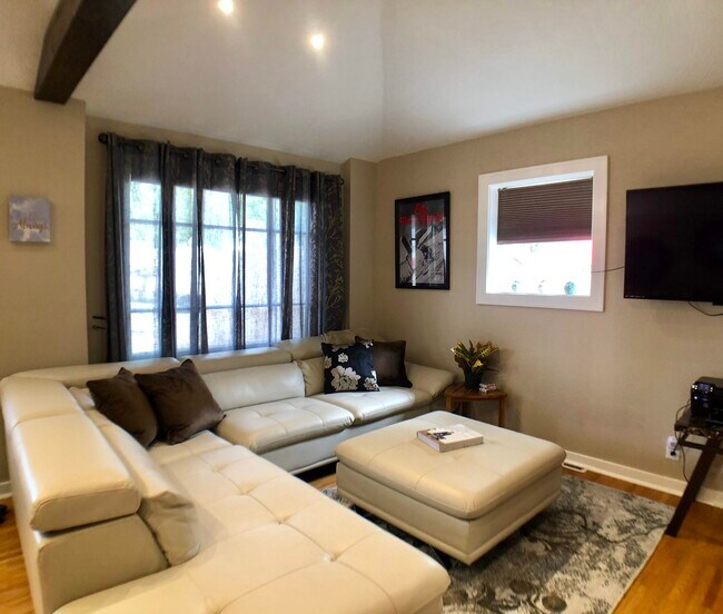 Building Photo - 3951 Hickory Ave