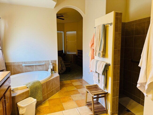 Building Photo - Golf Course Vacation Rental in Laughlin Ra...