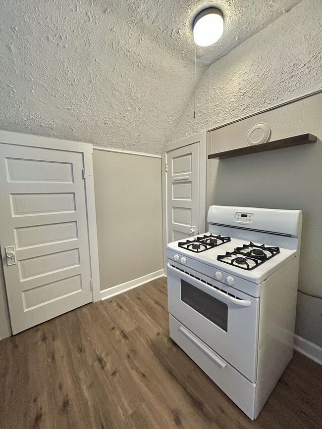 Building Photo - 2308 Highland Ave