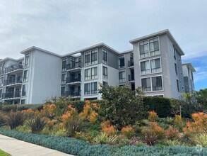 Building Photo - 2 Bed, 2 Bath Fully Furnished La Jolla Sho...