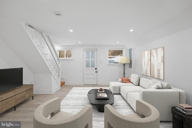 Building Photo - 2028 Tunlaw Rd NW