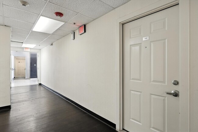 Building Photo - 517 Gold Ave SW