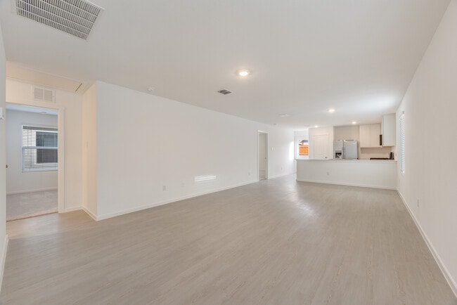 Building Photo - 3901 Pontchartrain Pkwy