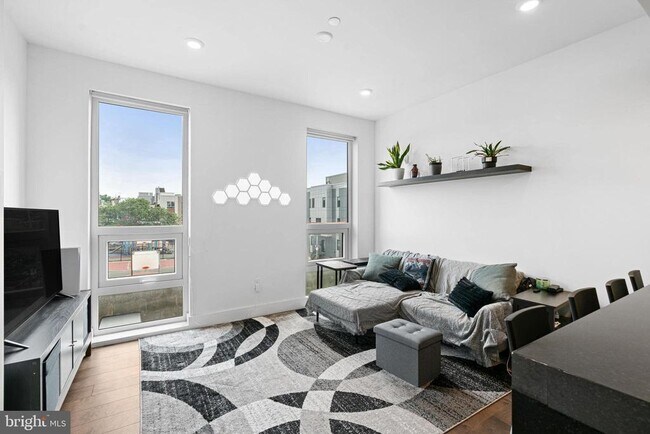 Primary Photo - 1501 N 31st St