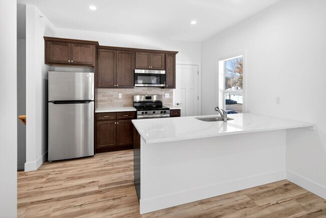 Building Photo - Hemlock Manor