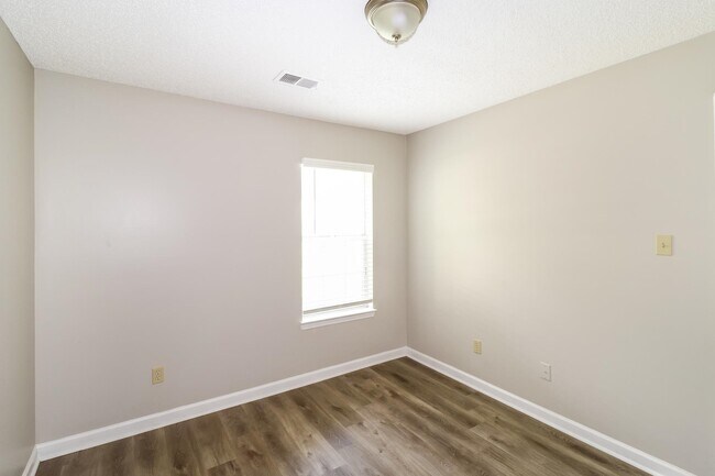 Building Photo - 4515 Kings Grant Dr