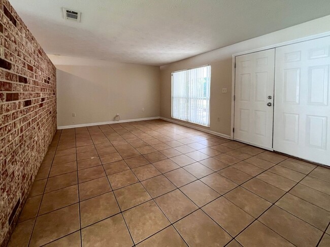 Building Photo - 3/2 House Near UF - Available mid-July 2026!