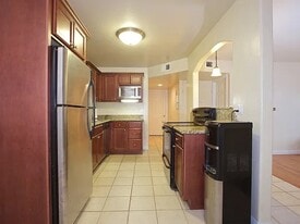 Building Photo - 550 Graves Ave