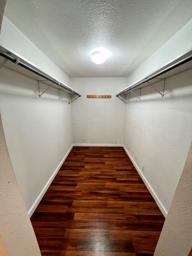 Building Photo - 990 Janes Rd