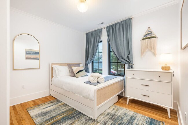 Building Photo - 2453 4th Ave W