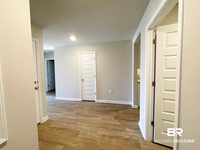 Building Photo - 10252 Ruffian Route