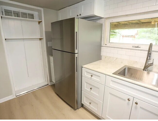 Building Photo - 513 Bucktown Rd