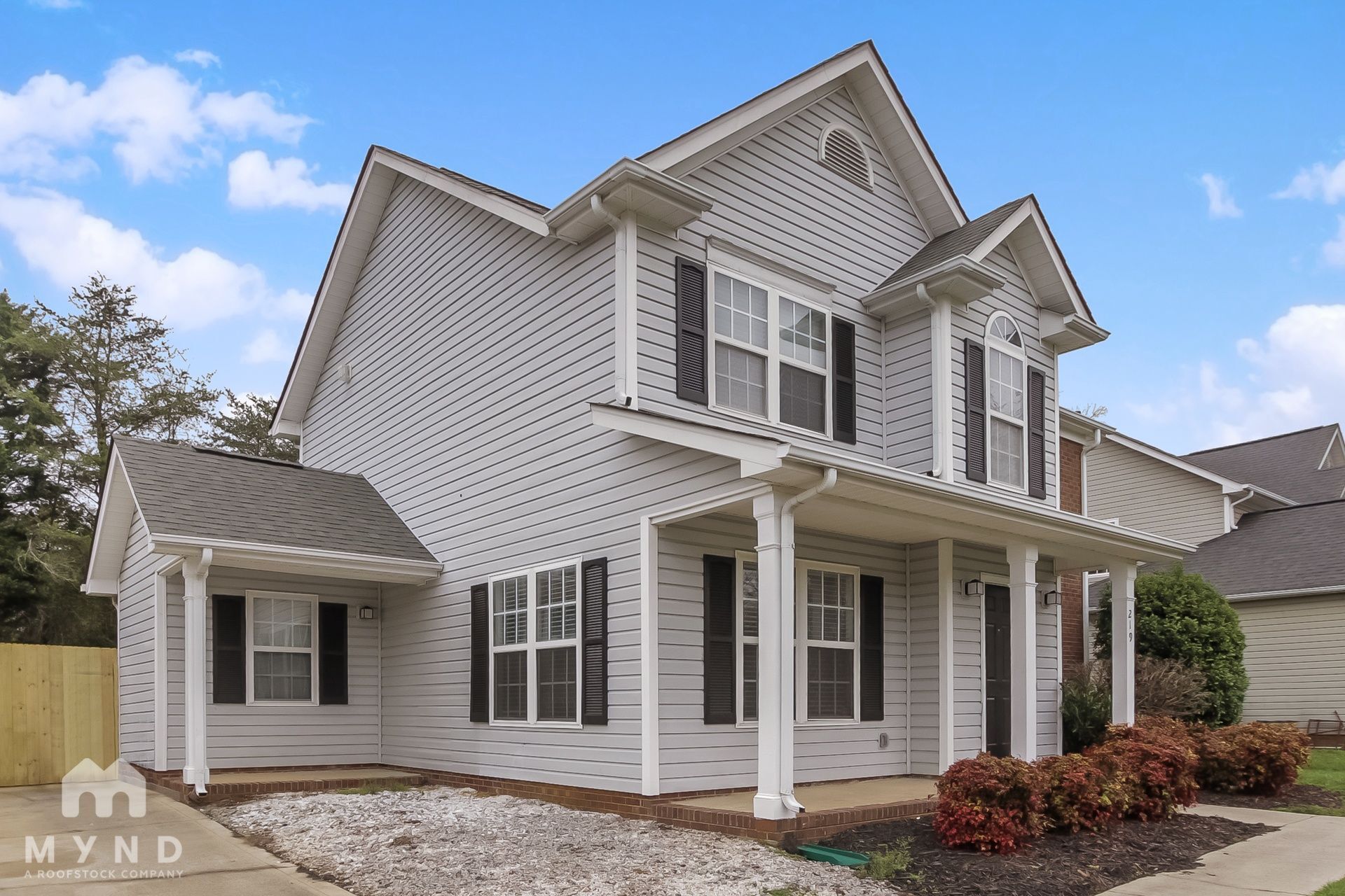 Building Photo - 219 Chattaroy Dr