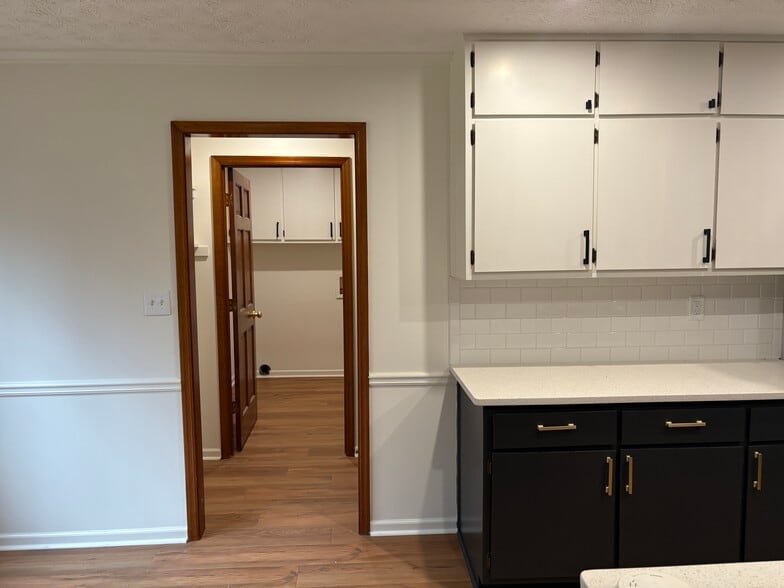 drop zone to laundry - 807 Oak Bridge Ln