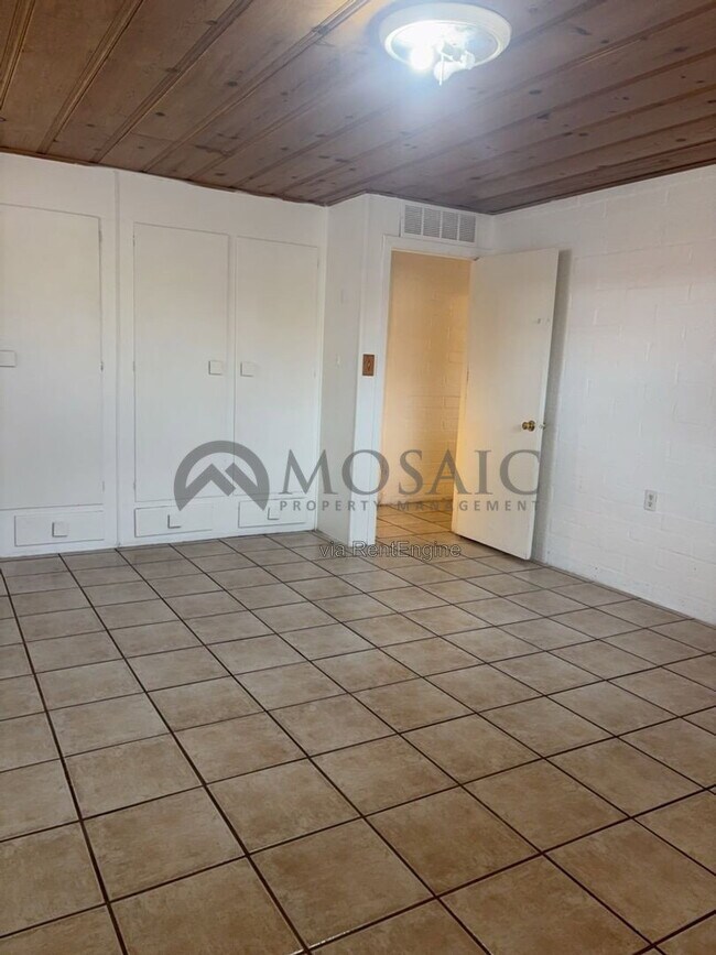 Building Photo - 1425 N 85th Pl
