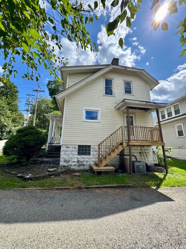 Building Photo - 309 Bellevue Rd